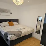 Jah Lodge Brsitol Big House Stay Free Parking 20 Percent Off Weekly Monthly Stay Business Contractor Students Relocations 5Bed