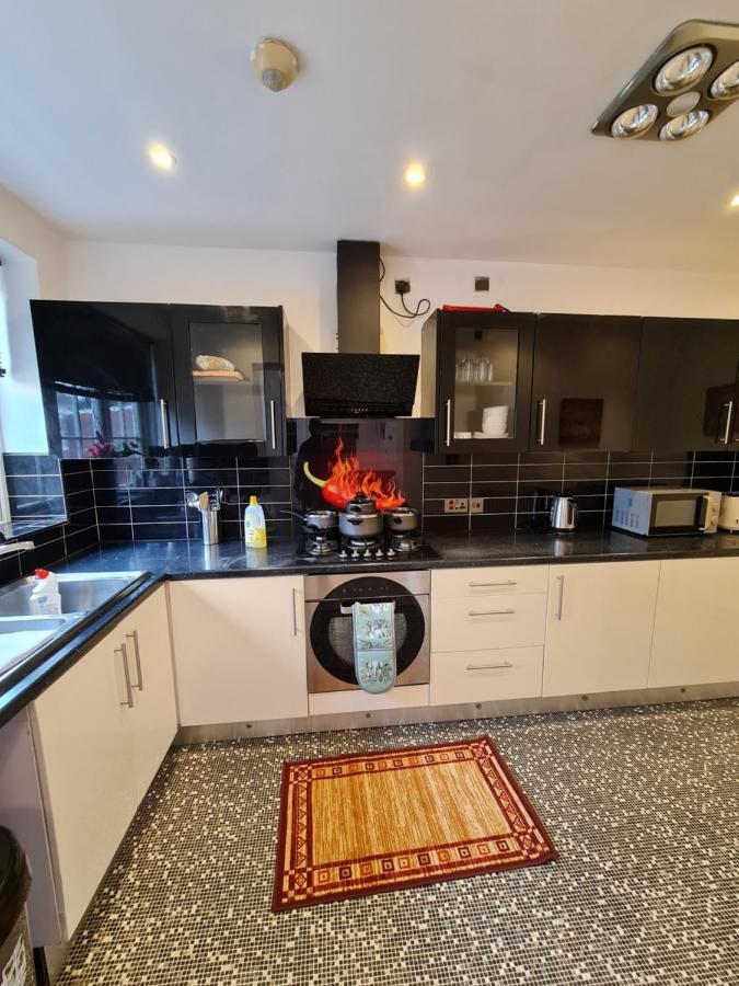 Jah Bristol: Spacious 5-bed With Free Parking For Extended Apartamento Bristol