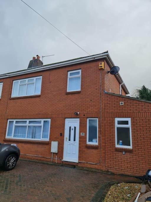 Apartamento Jah Bristol: Spacious 5-bed With Free Parking For Extended *