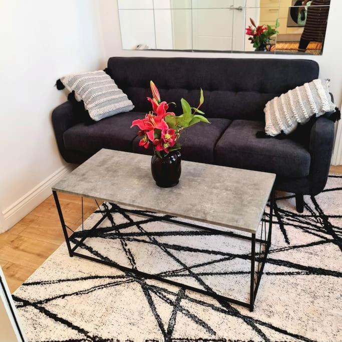 Jah Bristol: Spacious 5-bed With Free Parking For Extended Apartamento *